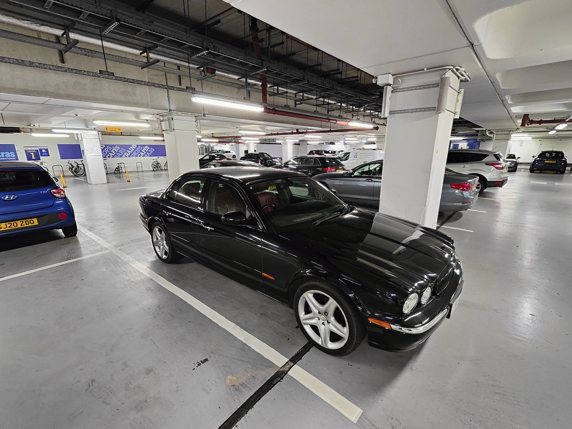 Realme GT 2 Pro photo of a black car.