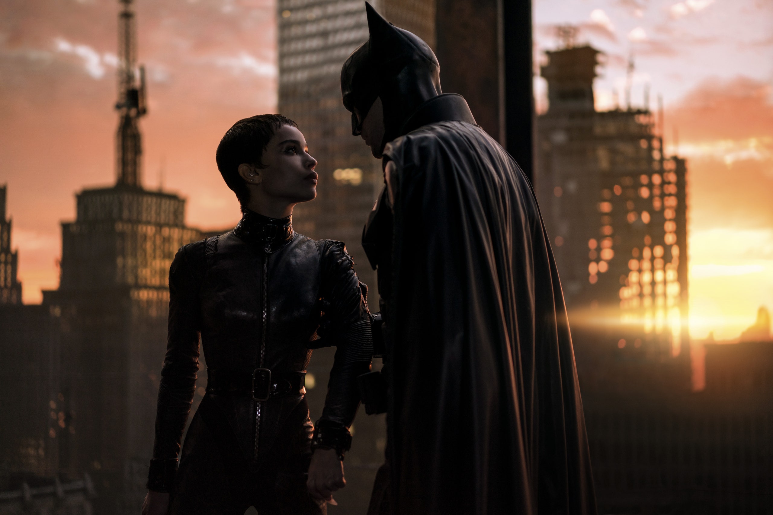 Zoe Kravitz e Robert Pattinson em O Batman.