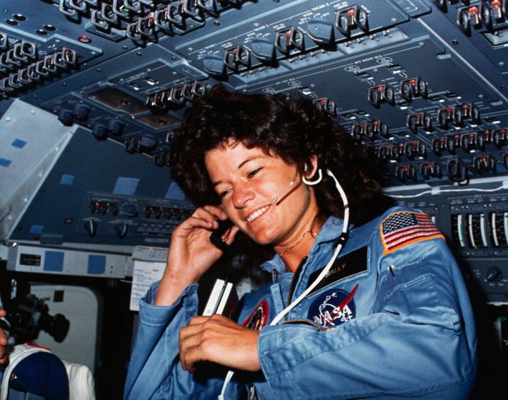 Sally Ride durante la misión STS-7 de la NASA.