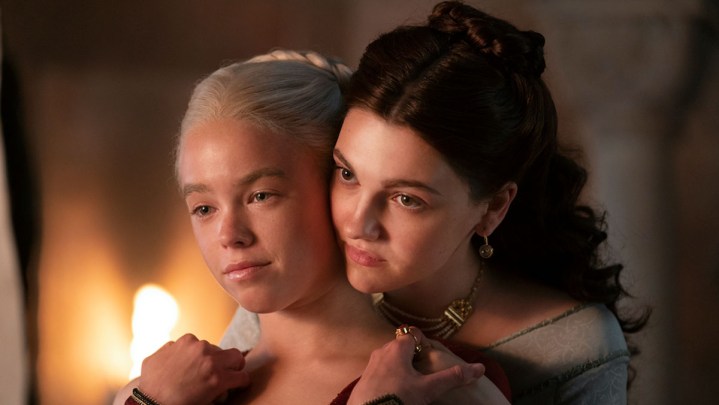 Milly Alcock y Emily Carey en House of the Dragon.
