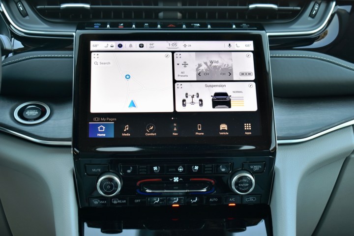 Il touchscreen centrale della Jeep Grand Cherokee 4xe plug-in hybrid del 2022.