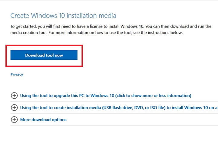 Downloading the Windows 10 installation media.