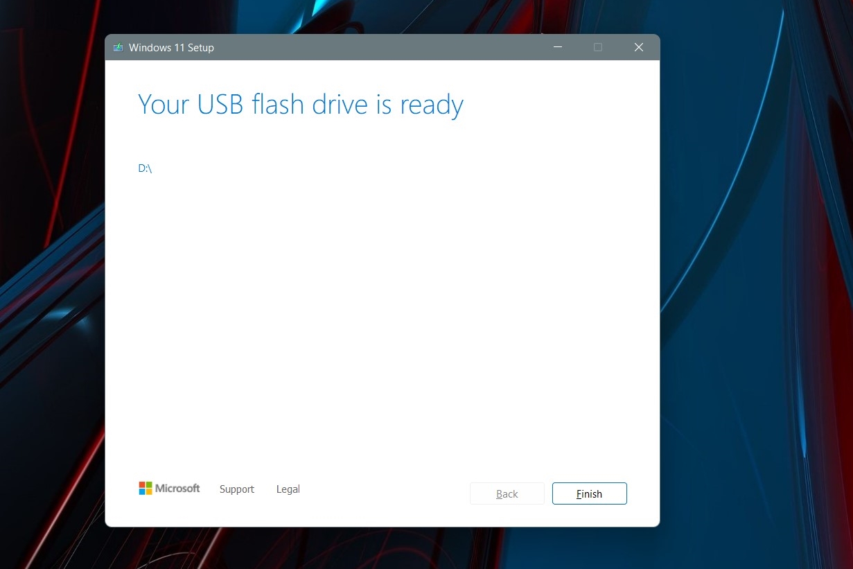 Windows 11's USB flash drive is ready page.
