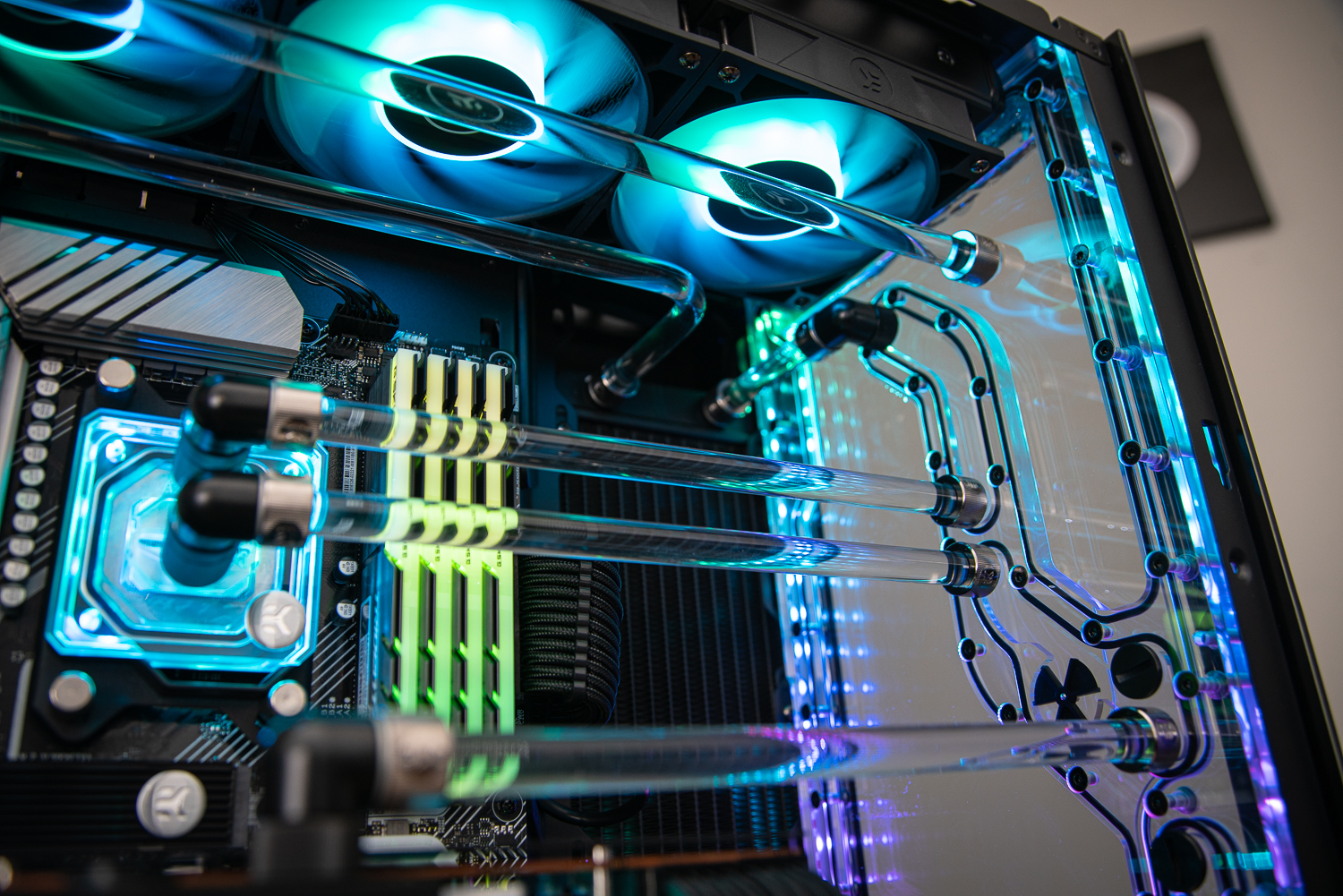 High-End Gaming PC 2021/2022 with Custom Water Cooling