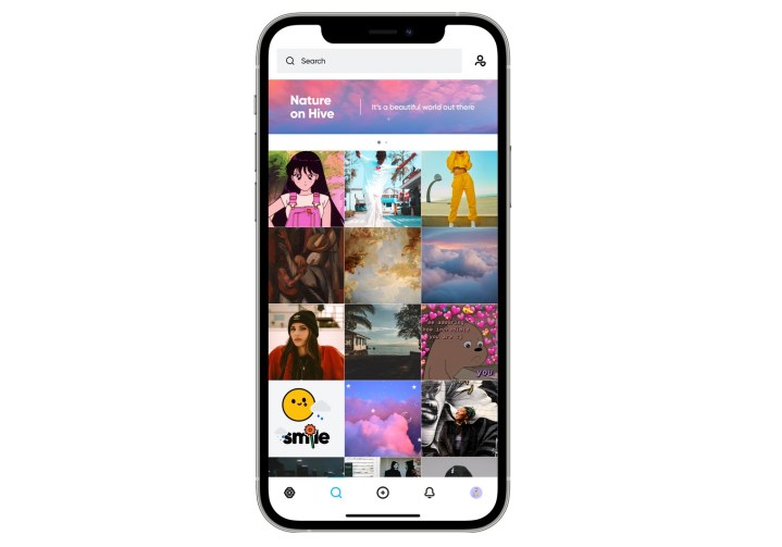 L'app Hive Social su un telefono su sfondo bianco.
