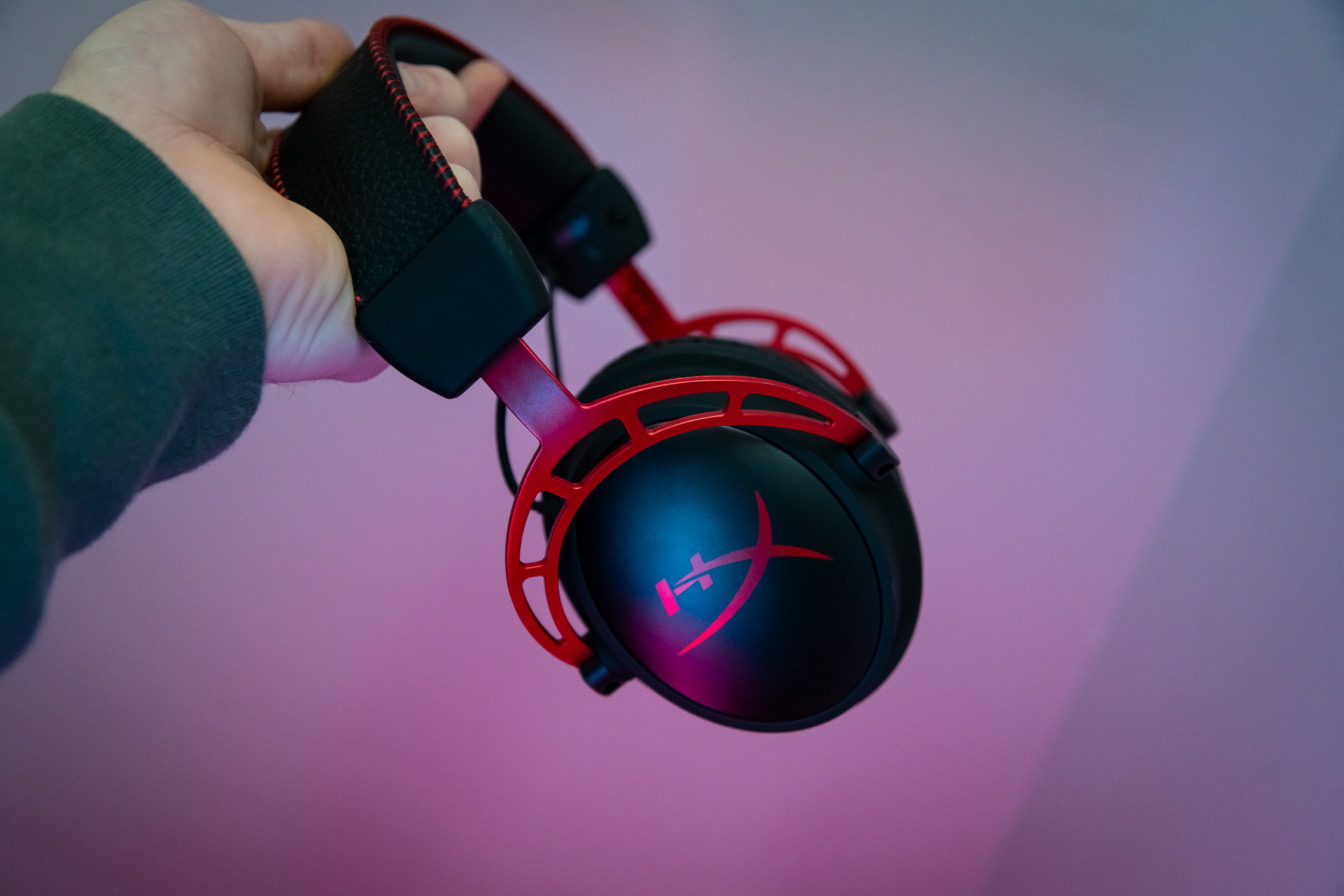 HyperX Cloud Alpha Wireless Review: A Gaming Headset With Mysterious  Battery Life