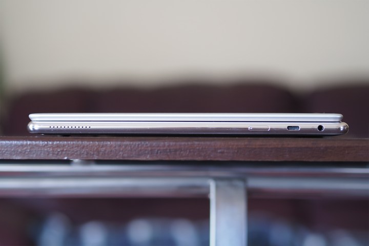 Lenovo Yoga 9i connectivity features including a USB-A 3.2 Gen 2 port, a USB-C 3.2 Gen 2 port, two USB-C 4 ports with Thunderbolt 4 support, and a 3.5mm audio jack.