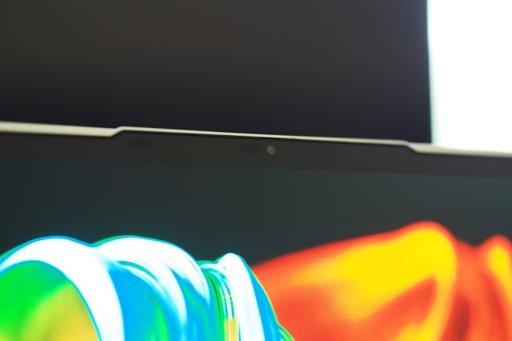 The Lenovo Yoga 9i 14 Gen 7's webcam showing off the inverted notch.