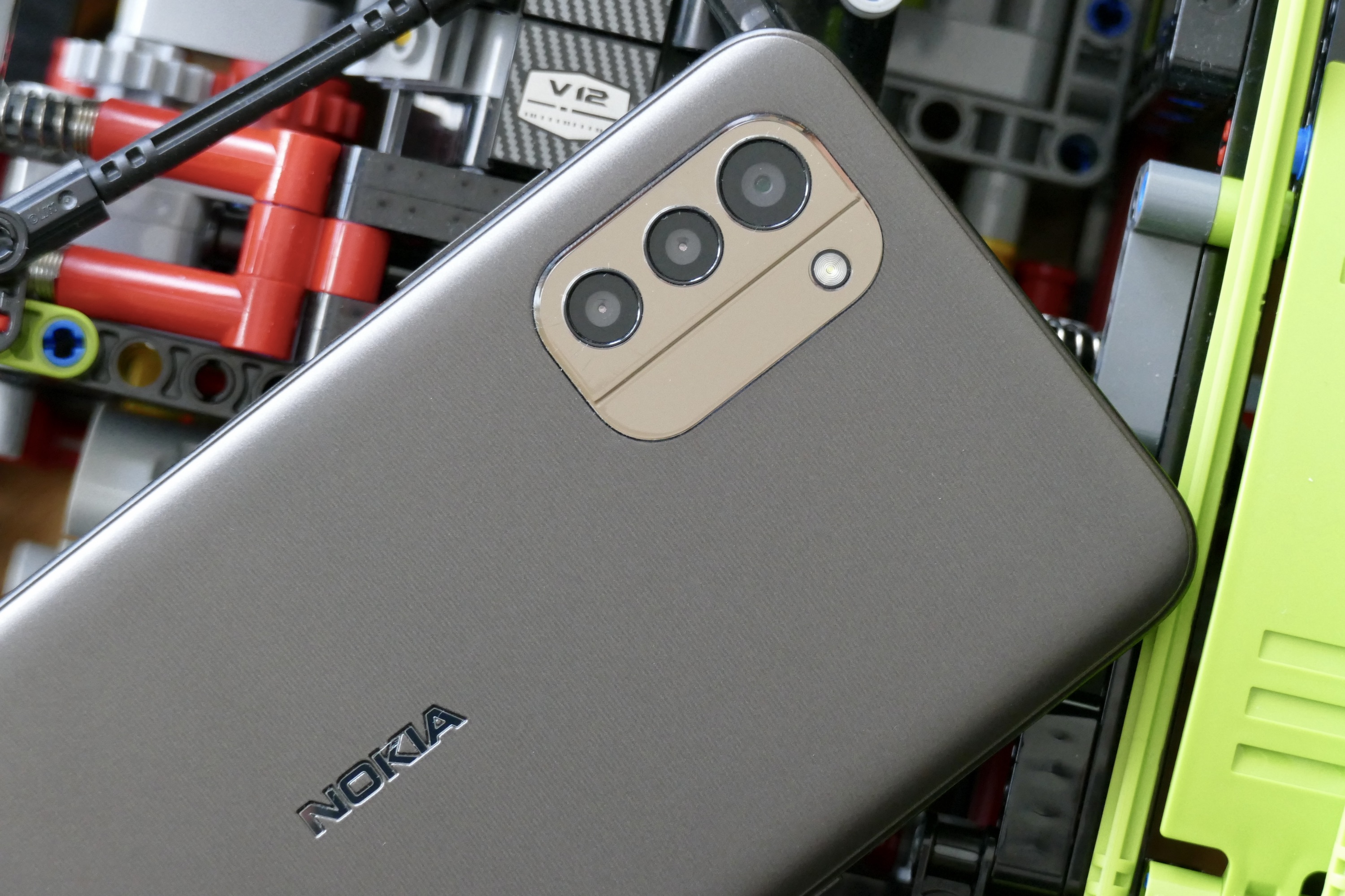 Ignore the rumors — this iconic phone brand isn't going away - Vimarsana News