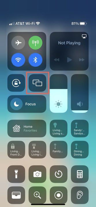 Screen Mirroring in the iPhone Control Center.