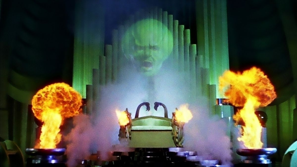 O Mágico como uma cabeça gigante em O Mágico de Oz.