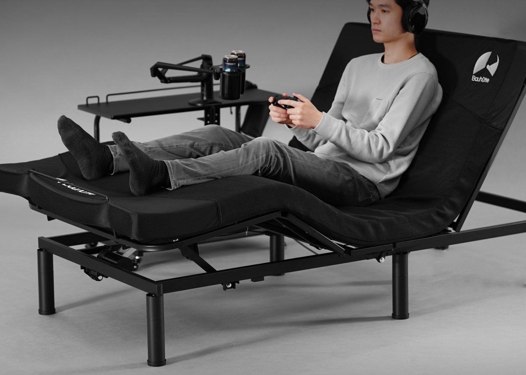 This Japanese gamer bed is gaming's final form