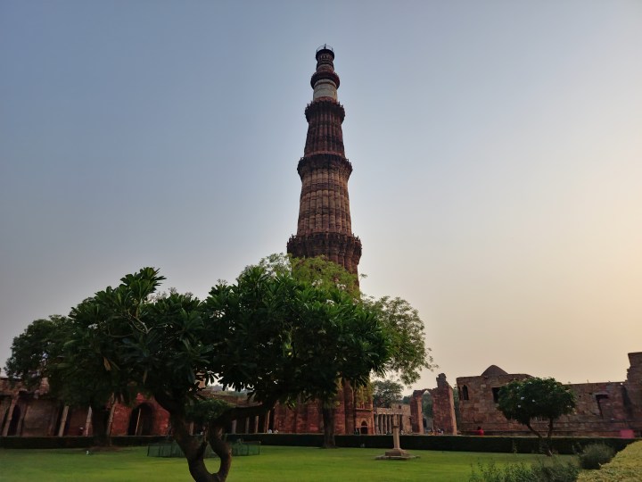 Unedited image of the Indian monument Qutub Minar shot on the Samsung Galaxy S22 Ultra in RAW.