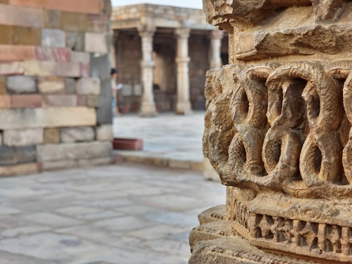 Unedited image of the carvings on pillars near the Indian monument Qutub Minar shot on the Samsung Galaxy S22 Ultra in RAW.
