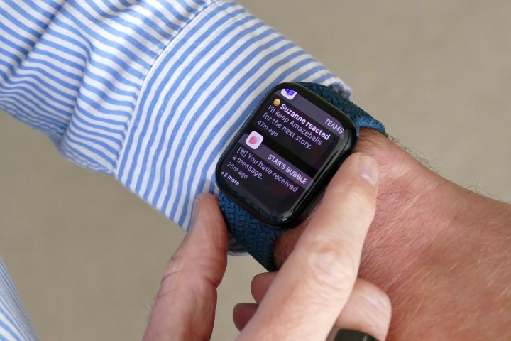 Notificações no Apple Watch Series 7.