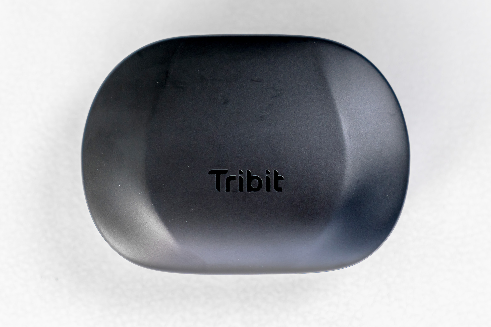 Caixa fechada do Tribit MoveBuds H1.