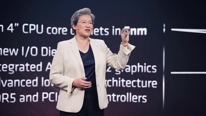 Lisa Su showing Zen 4 CPU.