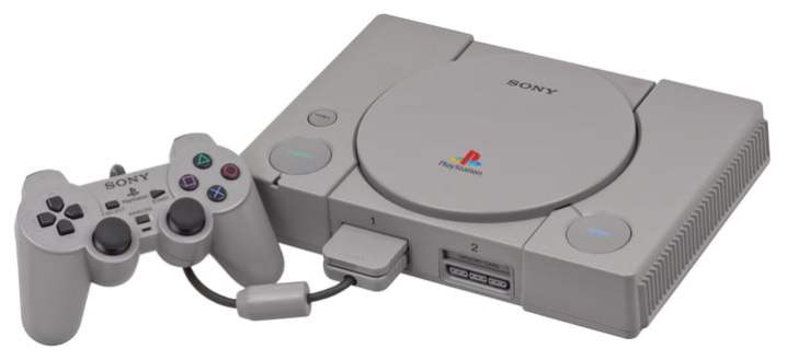 PlayStation e controle originais.