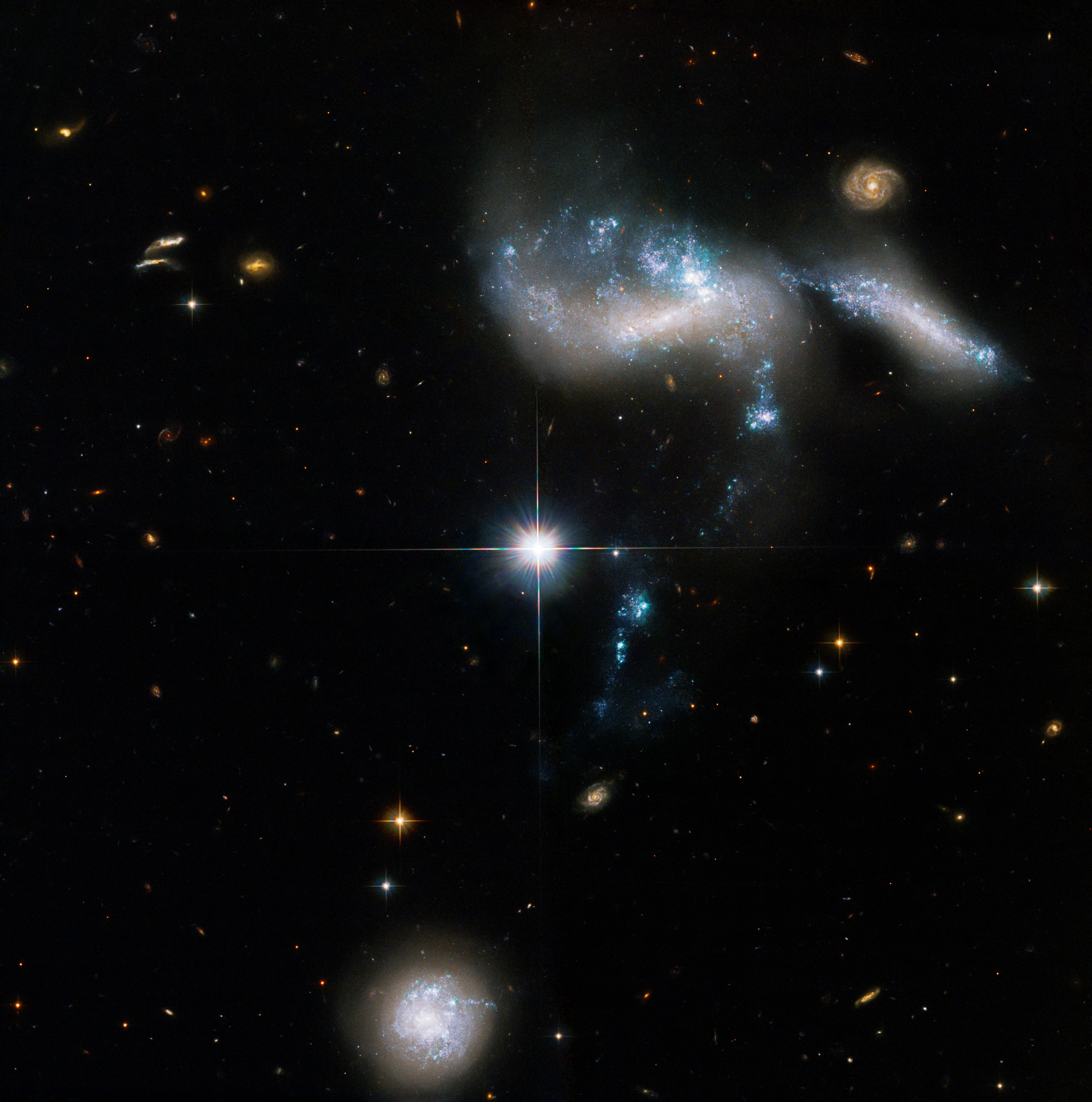 See four dwarf galaxies merging into one in Hubble image