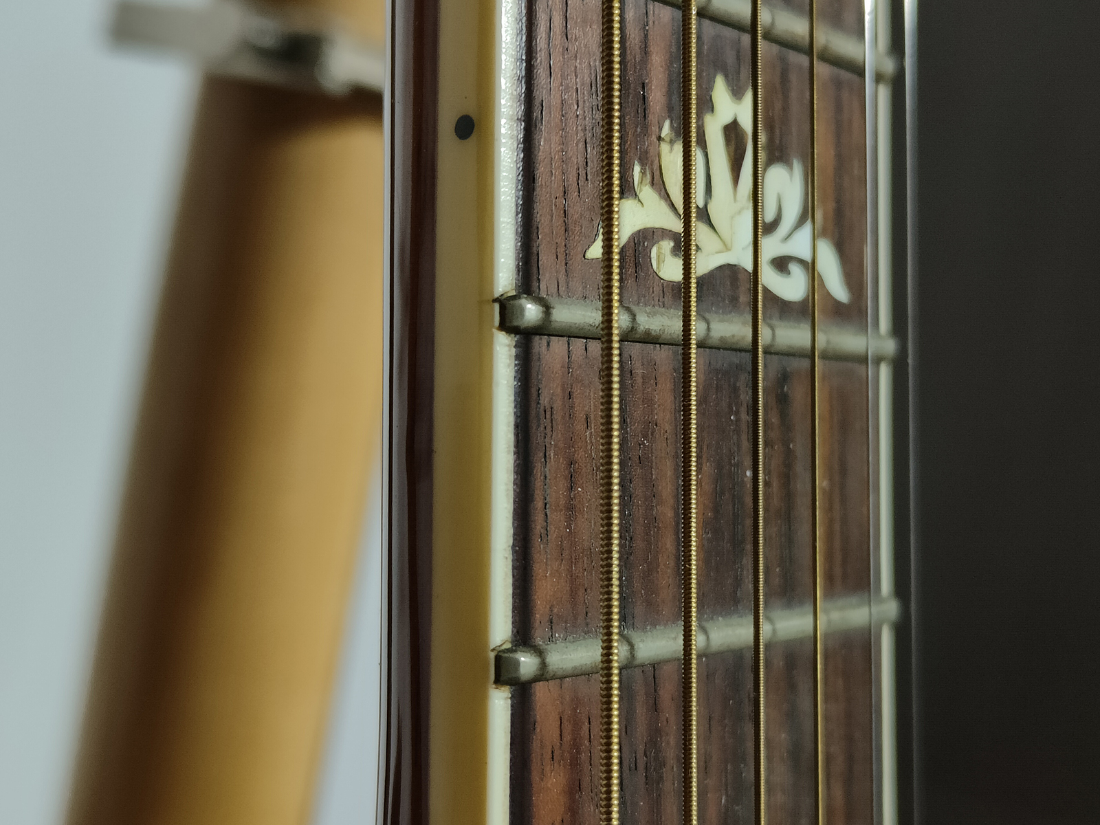An acoustic guitar fretboard with phosphor bronzestrings photographed with the Realme GT 2 Pro's primary 50MP camera.