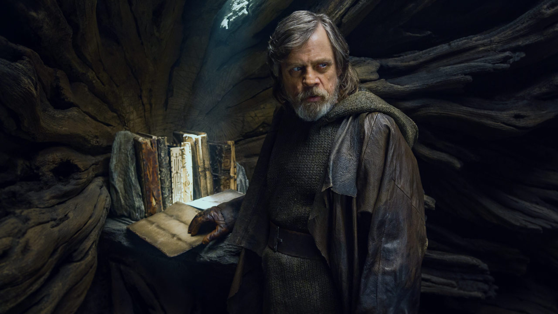 Luke Skywalker with Jedi tomes in The Last Jedi.