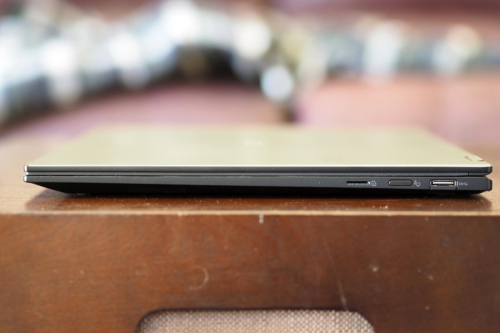A single USB-A 3.2 Gen 2 drop-jaw port on the right-hand side of the LG gram 16 2-in-1.