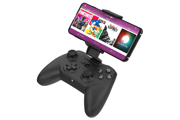 Rotor Riot USB-C controller holding a smartphone with its adjustable bracket.