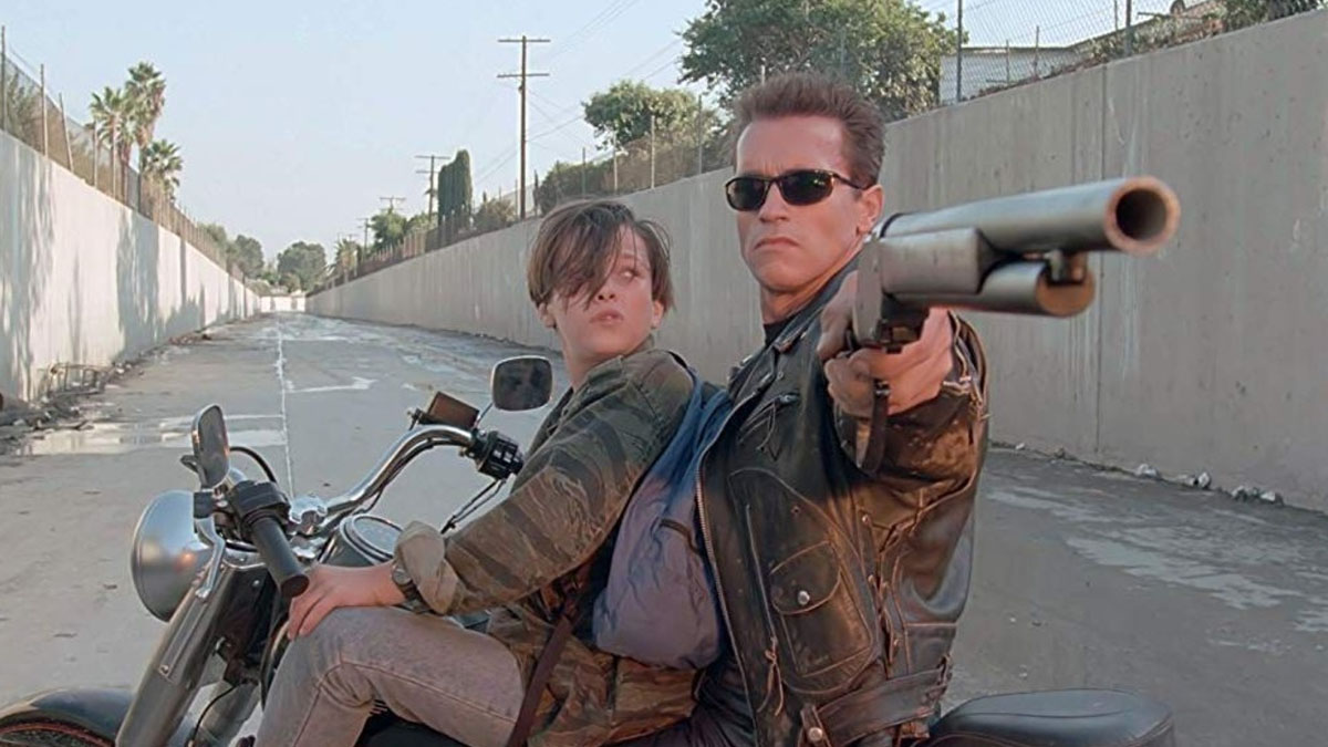 Edward Furlong e Arnold Schwarzenegger em Exterminador do Futuro 2.