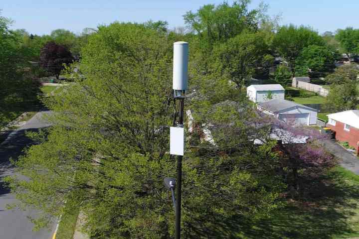 Single mmWave node on neighborhood telephone pole.