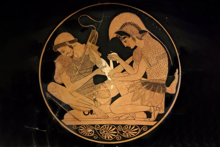 Achilles dan Patroclus digambarkan dalam karya seni Yunani kuno.