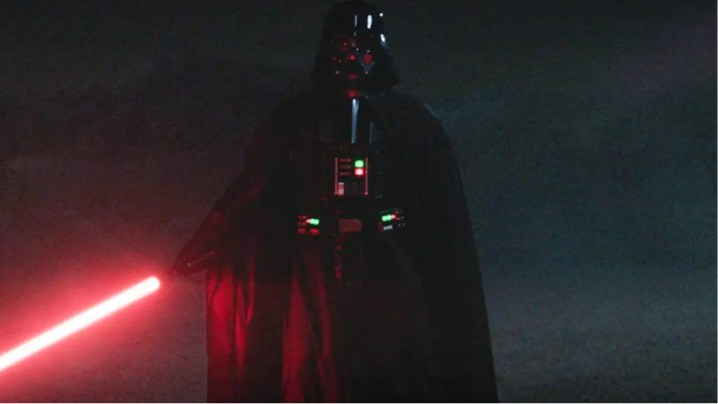Darth Vader accende la sua spada laser in Obi-Wan Kenobi.