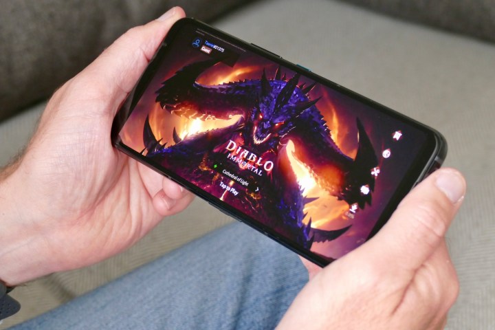 The main screen of Diablo Immortal on the Asus ROG Phone 5.