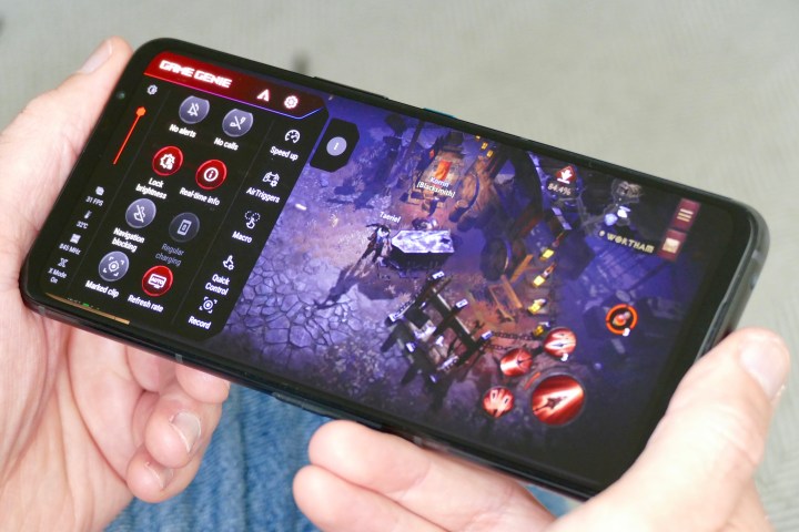Plays Diablo Immortal on Asus ROG Phone 5.