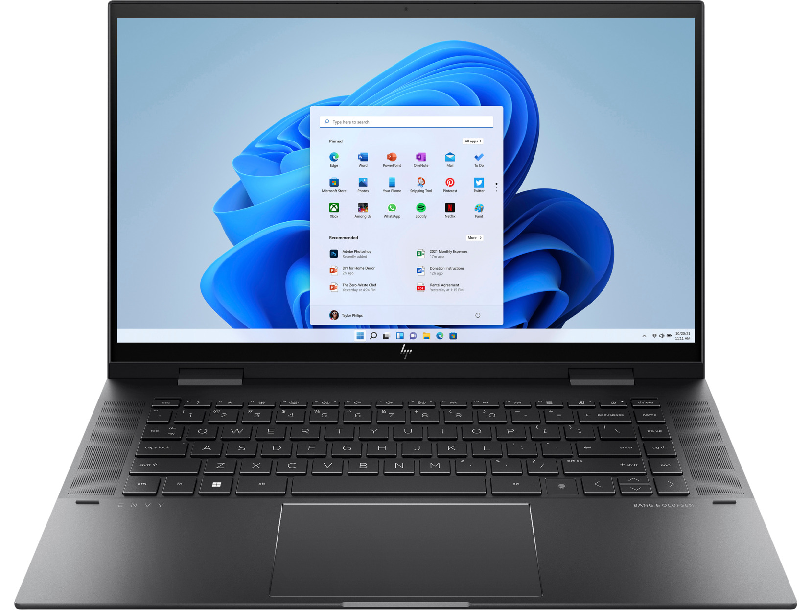 Um laptop conversível HP Envy x360 fica aberto.