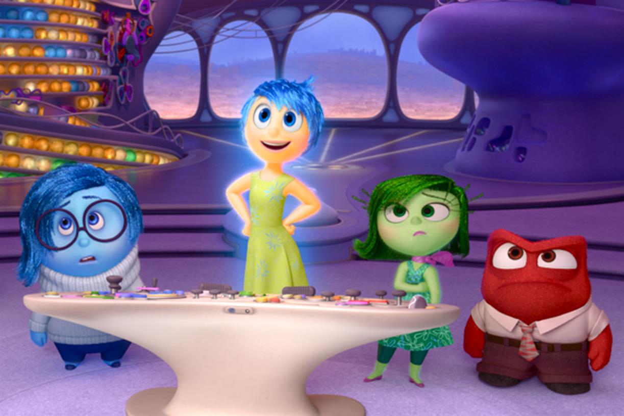 Alegria, Tristeza, Nojo e Raiva encaram a câmera em uma cena do filme da Pixar Divertidamente