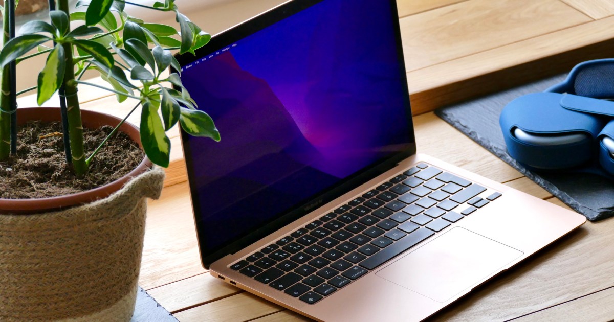 Best Buy refurbished MacBook deal for $580 is a good buy