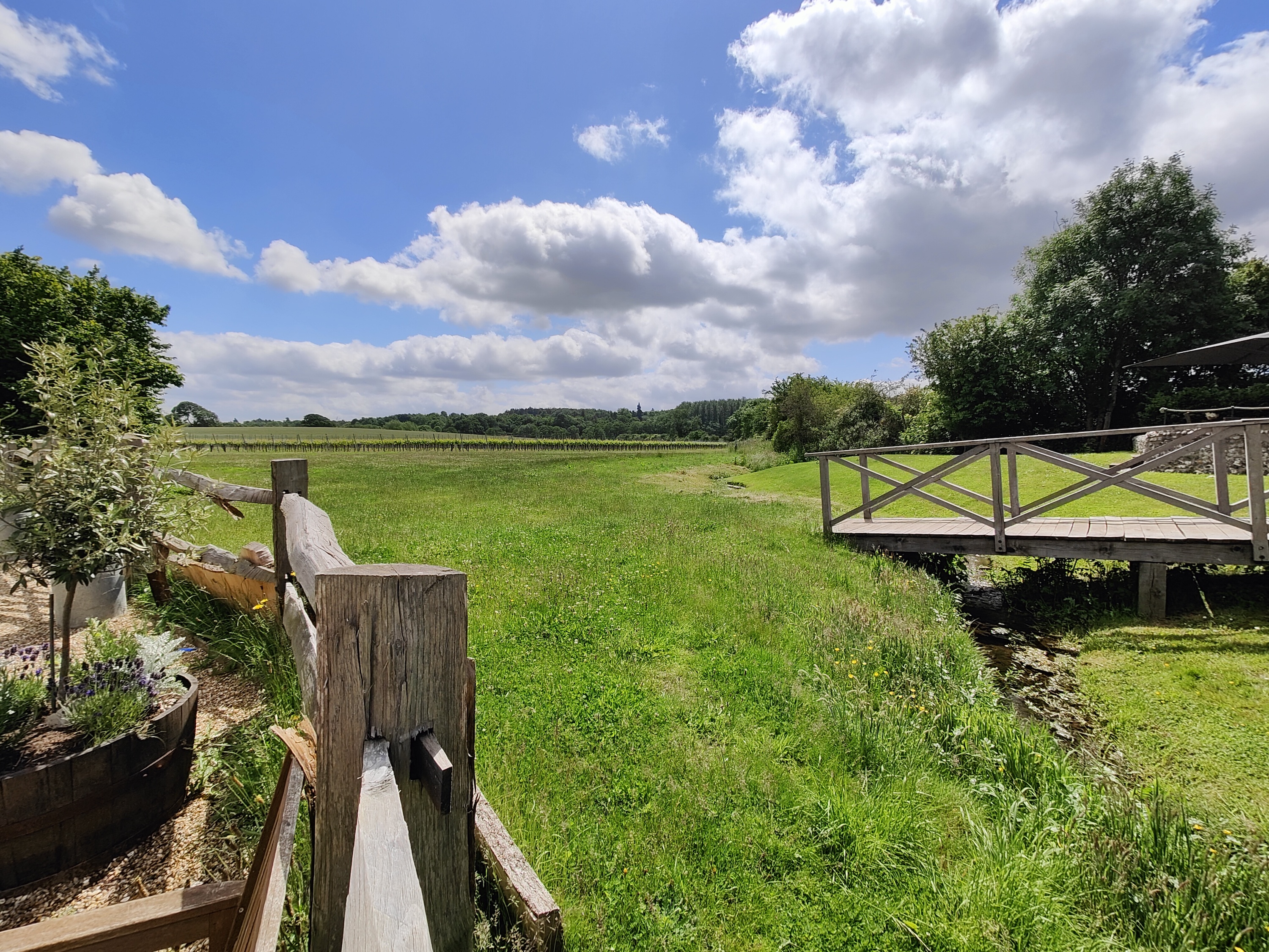 A wide-angle photo of the countryside taken with the OnePlus 10 Pro.