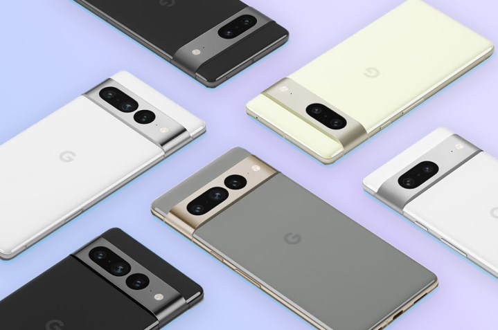 Una varietà di Google Pixel 7 e Pixel 7 Pro si trova su uno sfondo viola.