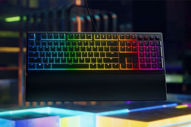 The Razer Ornata V3 keyboard with the wrist rest attached.