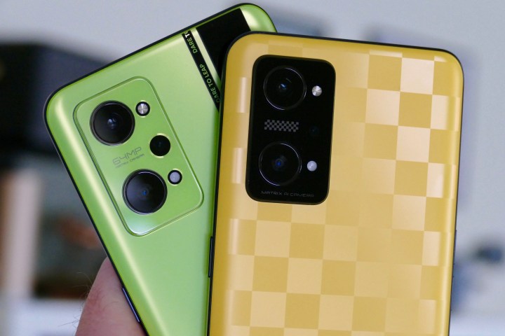 Realme GT Neo 2 in verde e GT Neo 3T in giallo.