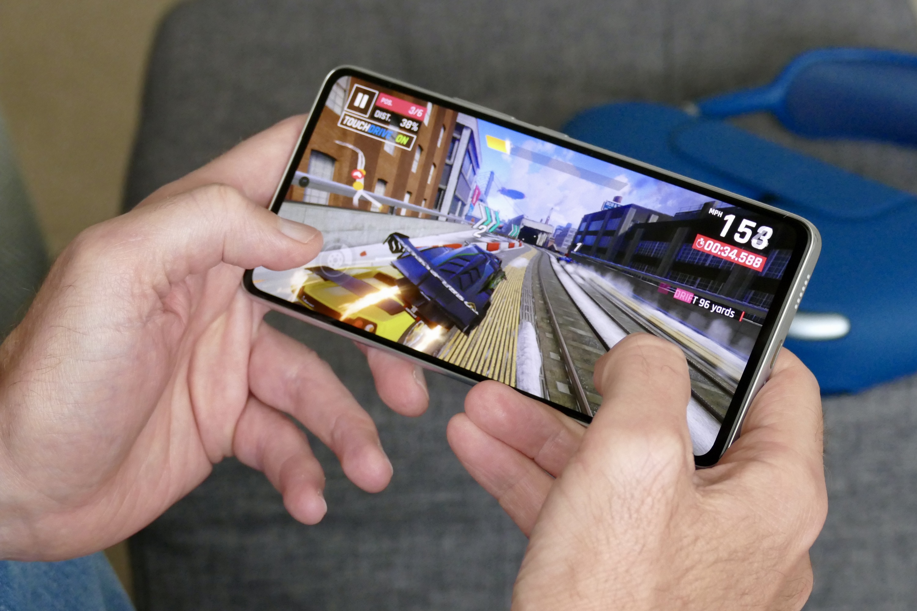 This Samsung phone just had its price slashed to $300 - Vimarsana News