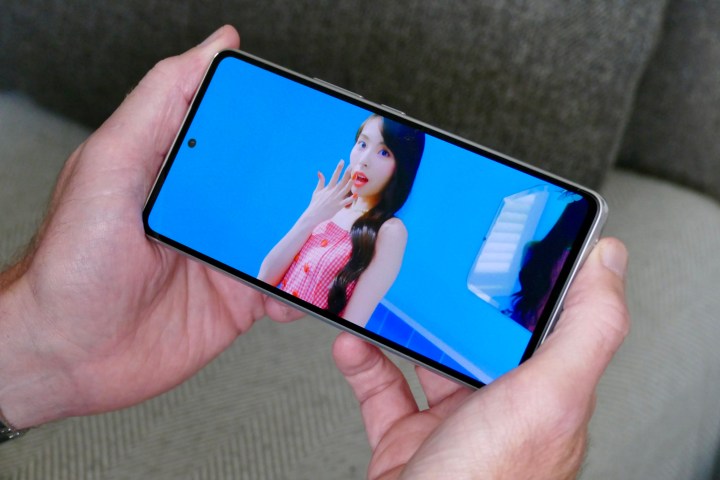 Riproduzione video sul Samsung Galaxy A53 5G.