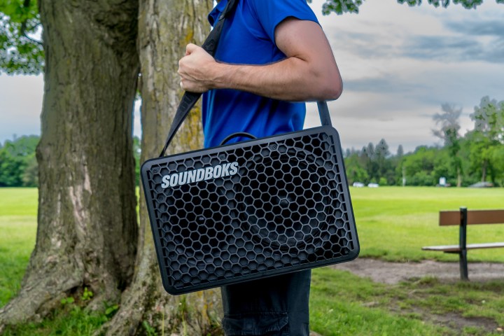 soundboks go review carrying