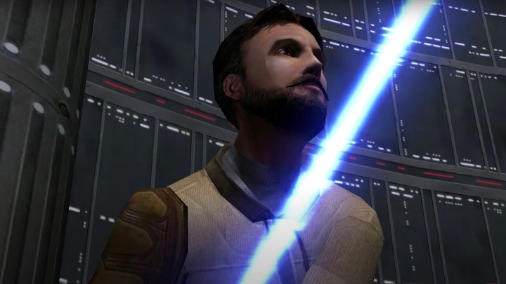 Close-up van een personage met een lichtzwaard in Star Wars Jedi Knight II: Jedi Outcast.