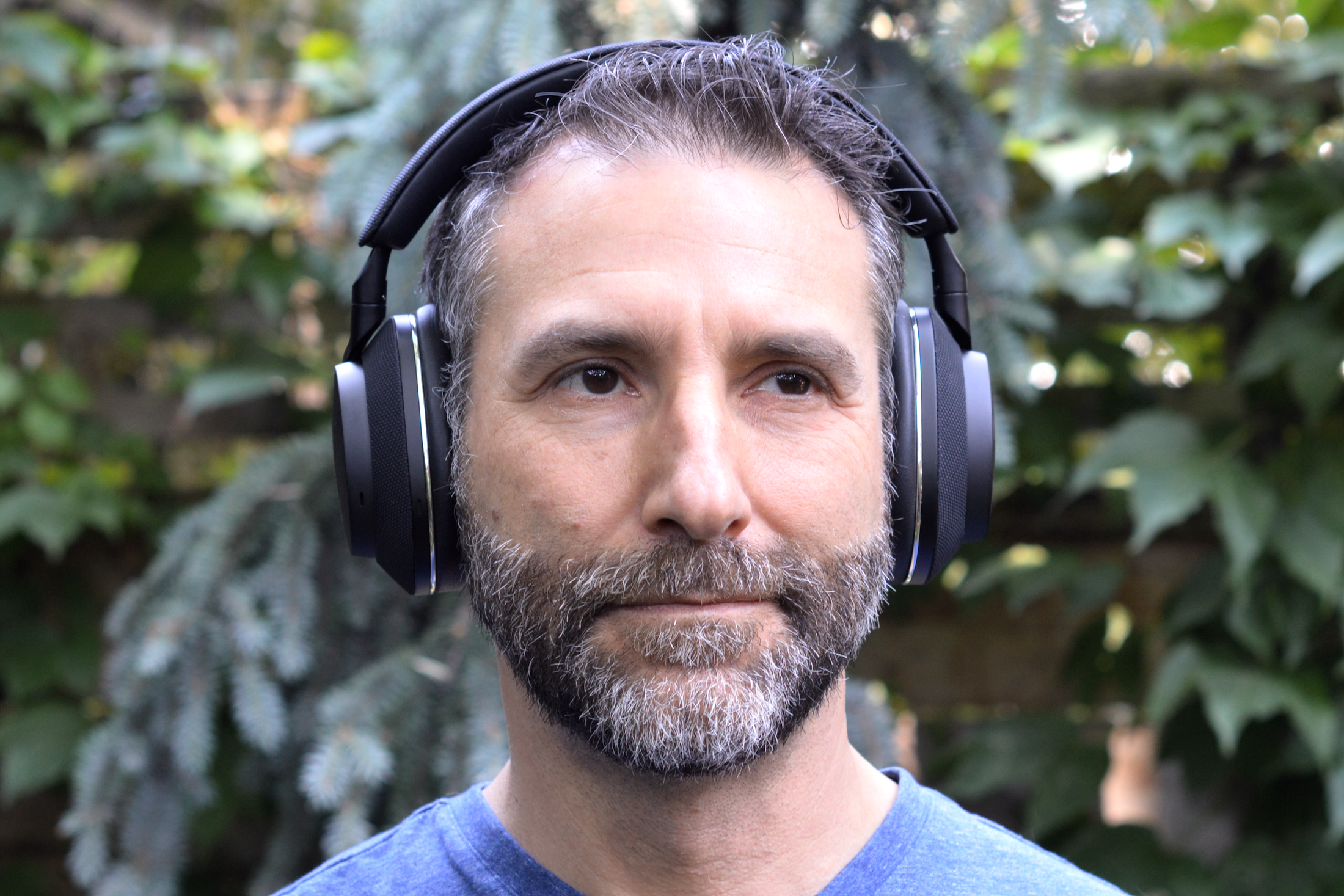 Front view of man wearing Bowers & Wilkins Px7 S2.