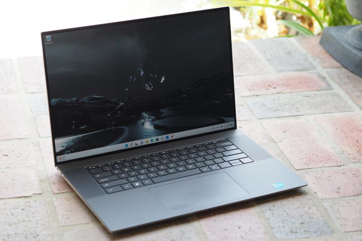dell xps 17 9720 review angled front view