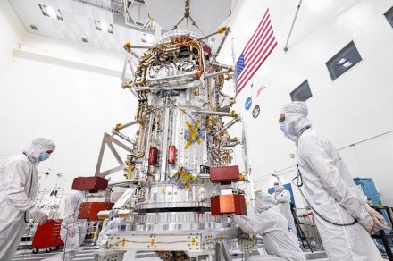NASA time-lapse shows Jupiter-bound spacecraft getting prepped