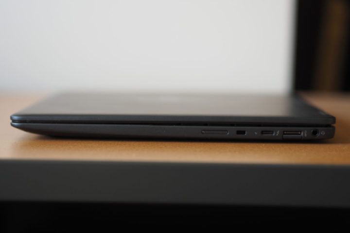 Vista destra del Chromebook HP Elite Dragonfly che mostra le porte.