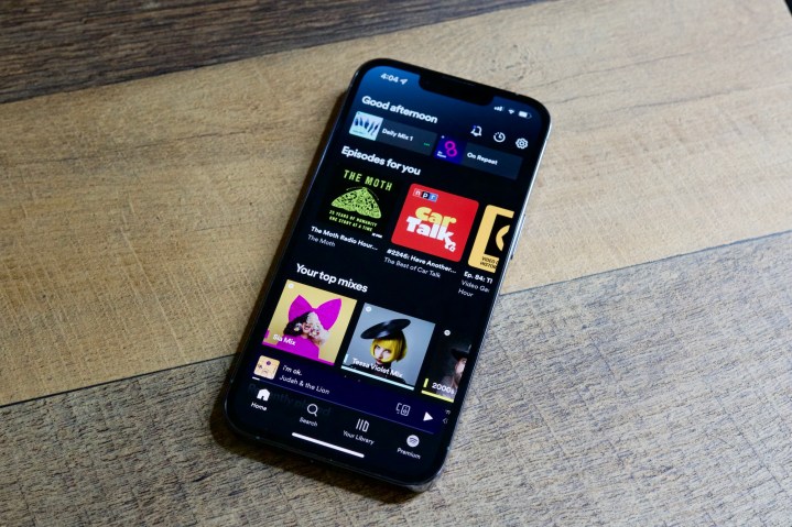 L'app Spotify su iPhone, che mostra la Home page.