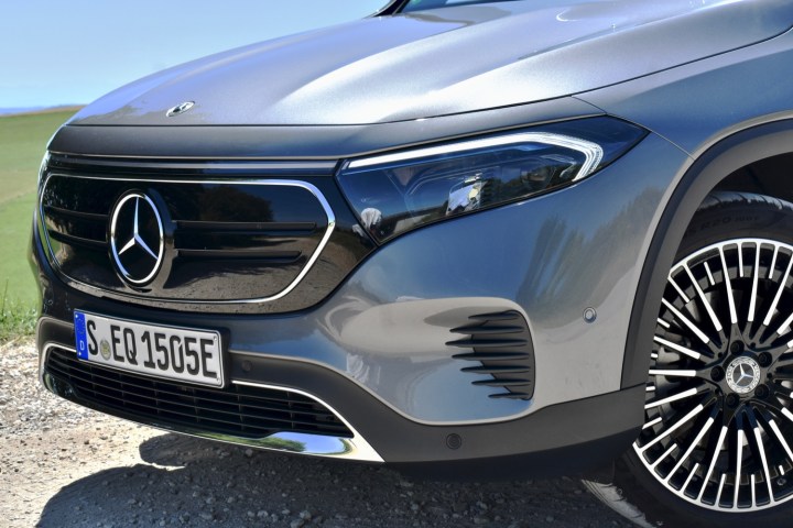 The 2022 Mercedes-Benz EQB's grille.